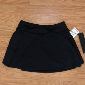 Athletic skirt with shorts in it